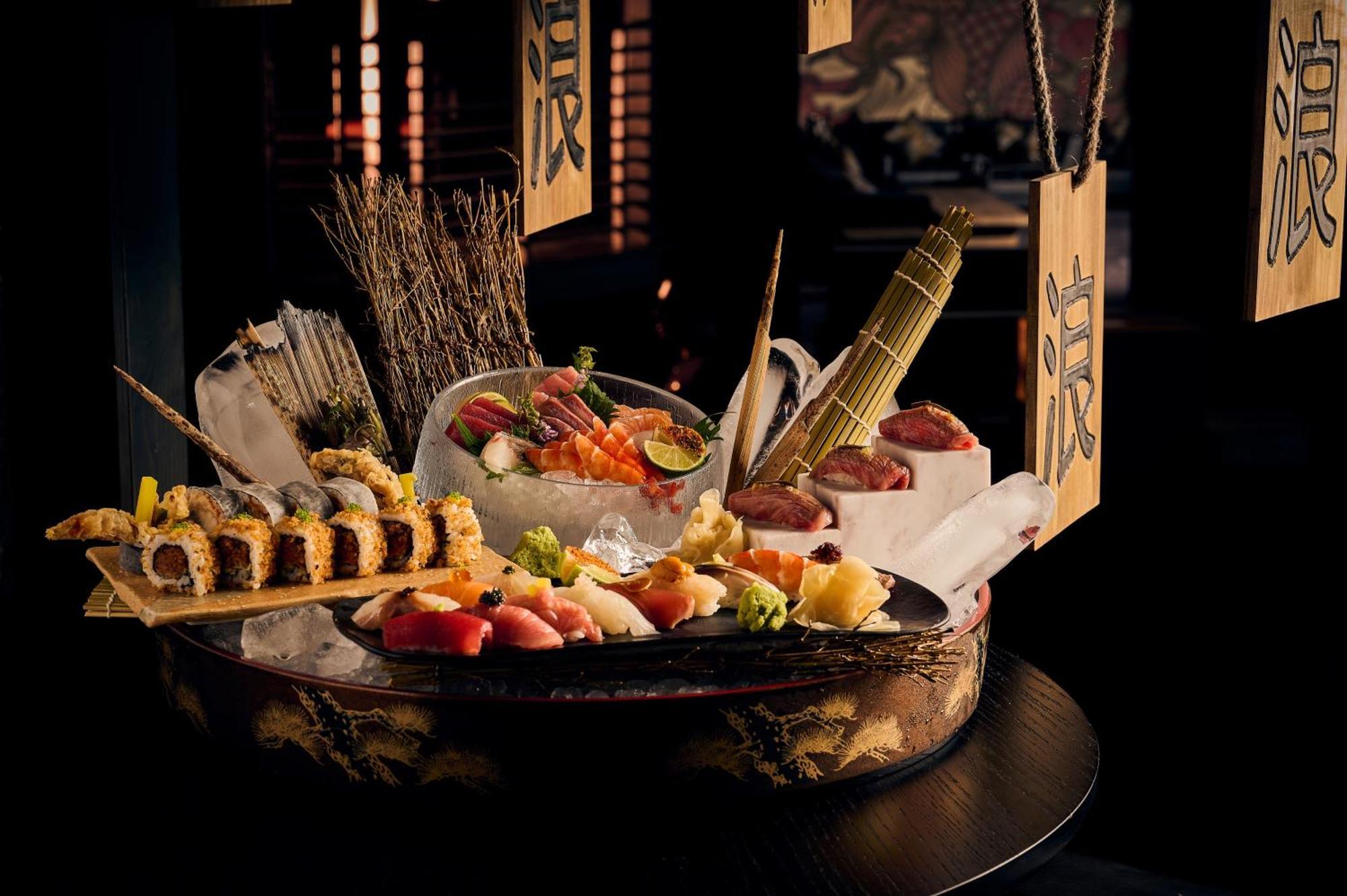 Hotel Five Luxe Dubai Esterno foto A sashimi platter