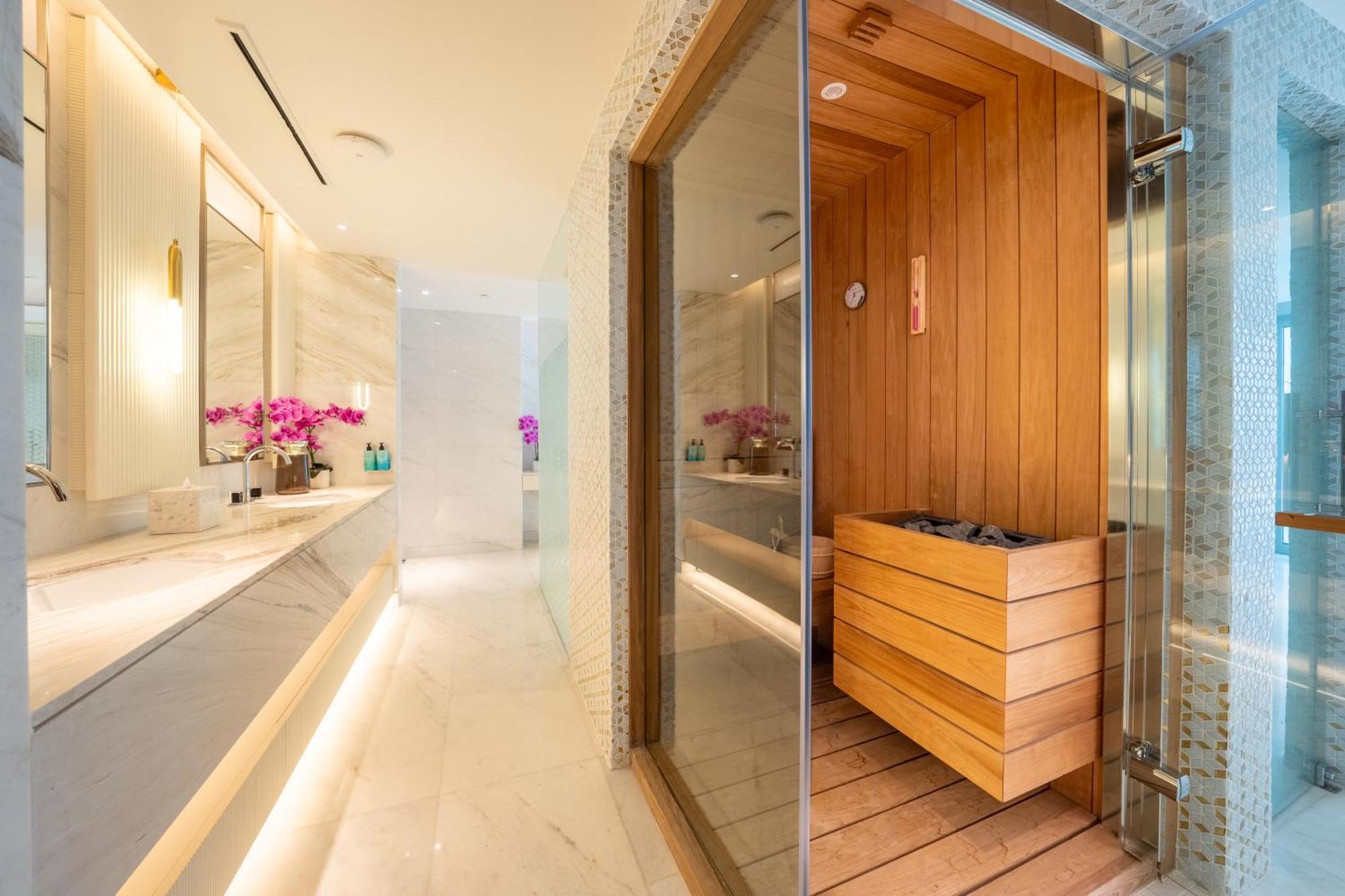 Hotel Five Luxe Dubai Esterno foto Sauna at The Spa at The Atlantis