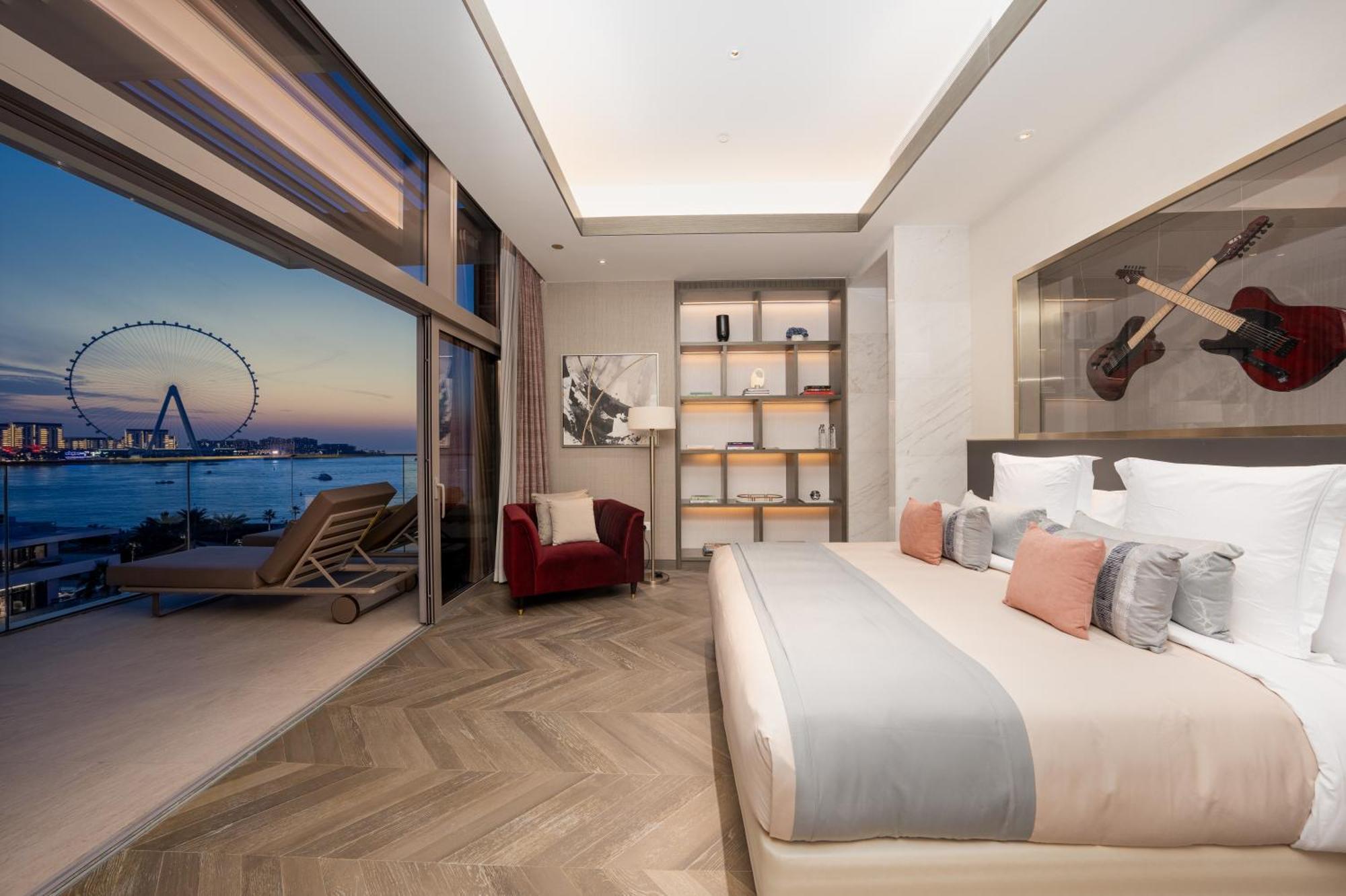 Hotel Five Luxe Dubai Esterno foto A bedroom at the hotel