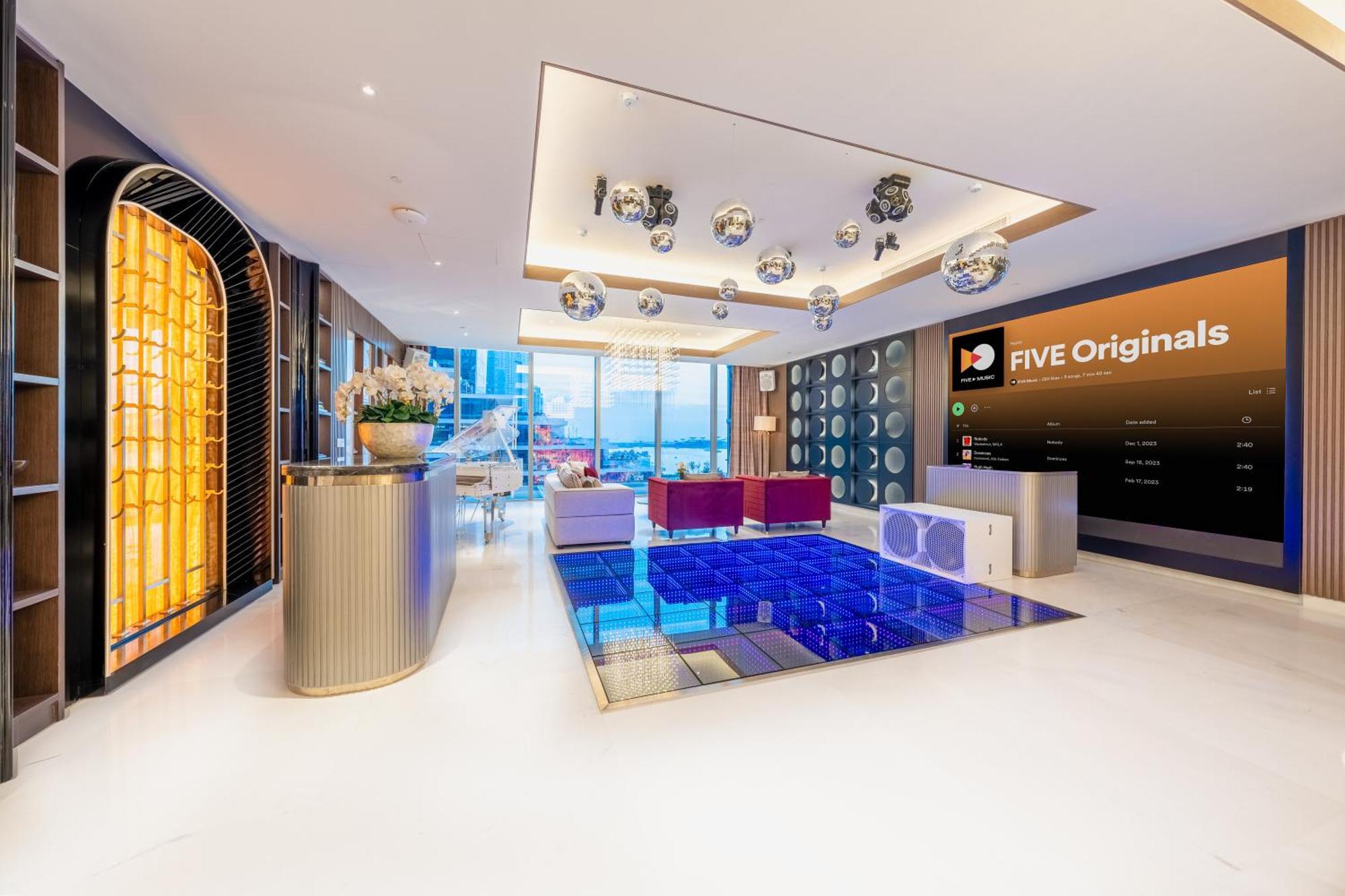 Hotel Five Luxe Dubai Esterno foto The FIVB Headquarters in Lausanne