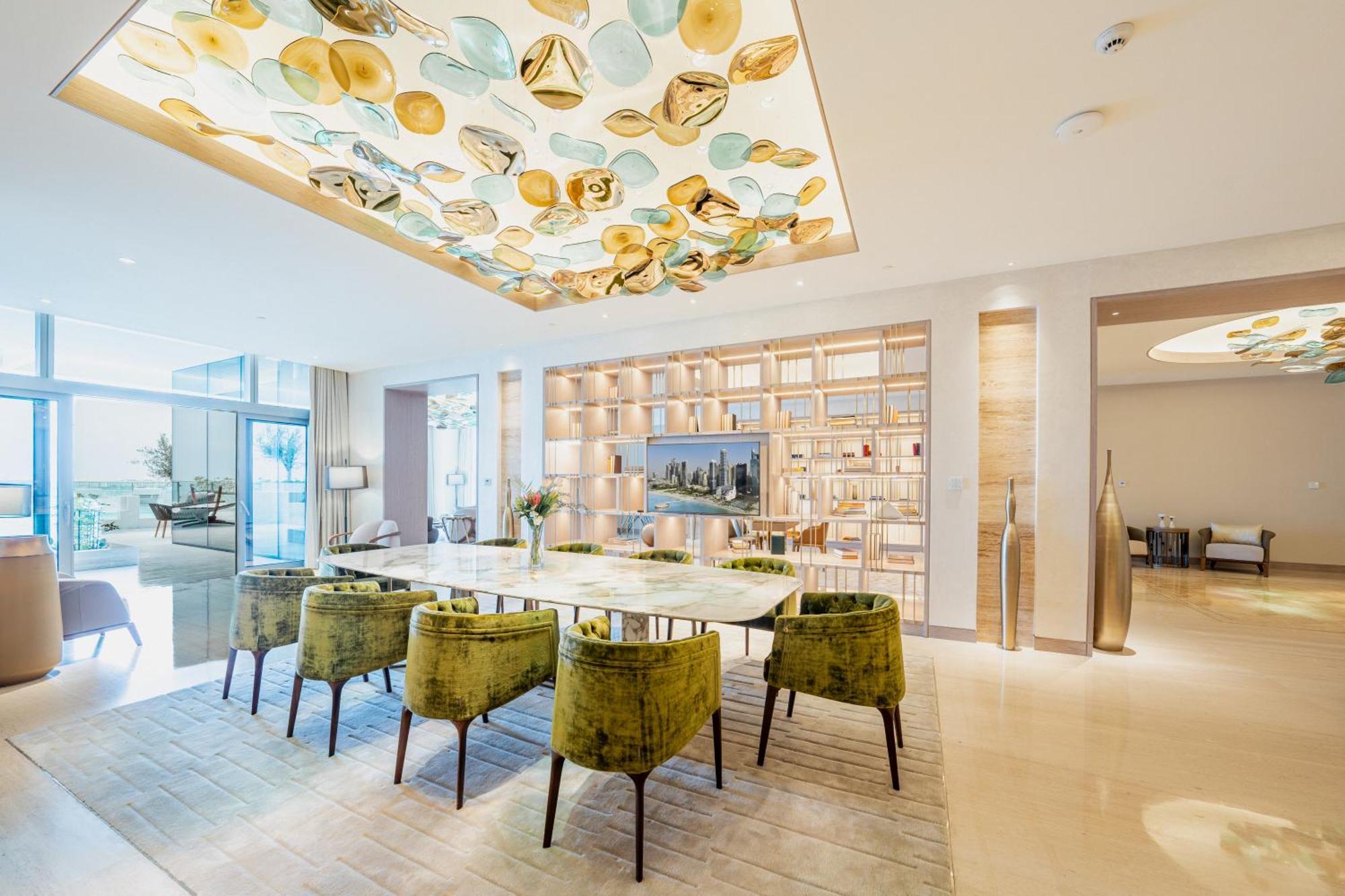 Hotel Five Luxe Dubai Esterno foto The interior of the hotel
