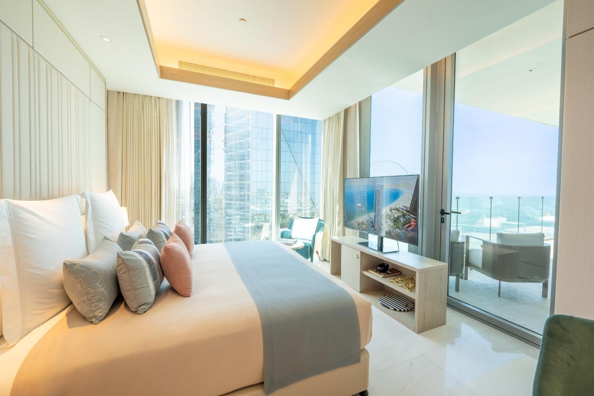 Hotel Five Luxe Dubai Esterno foto A bedroom at the Ritz-Carlton, Maldives