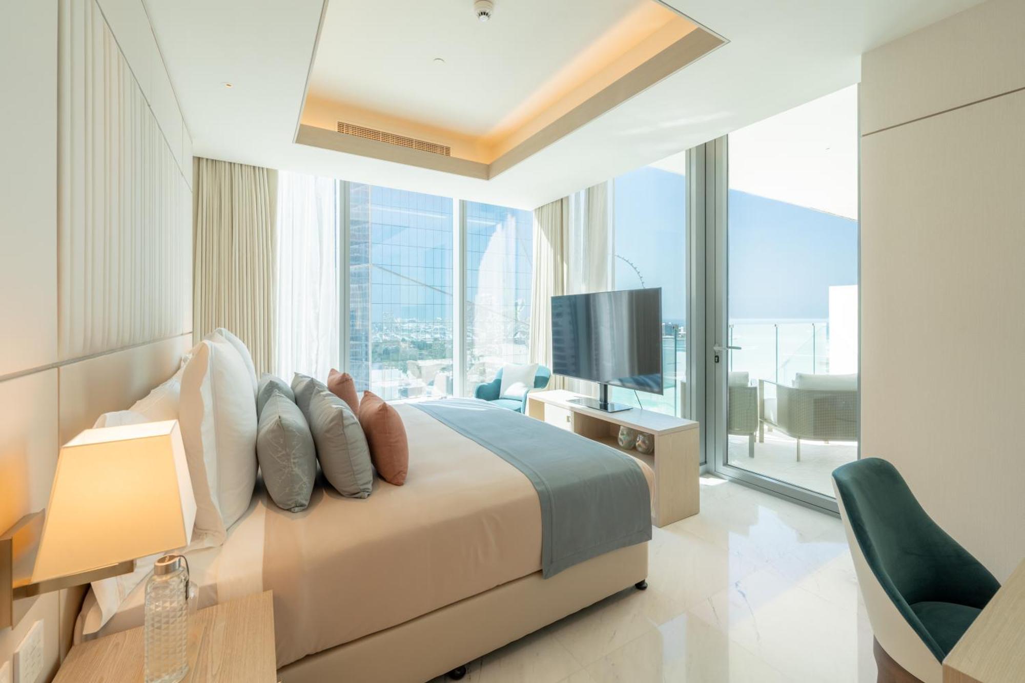 Hotel Five Luxe Dubai Esterno foto A bedroom at the hotel
