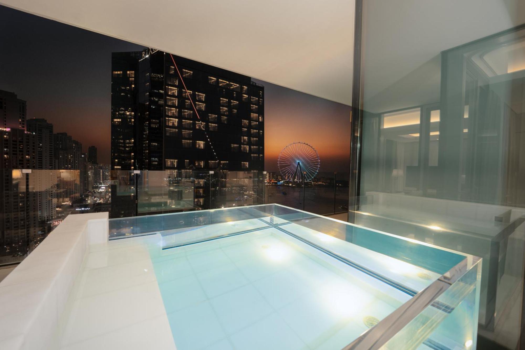 Hotel Five Luxe Dubai Esterno foto Sky Pool