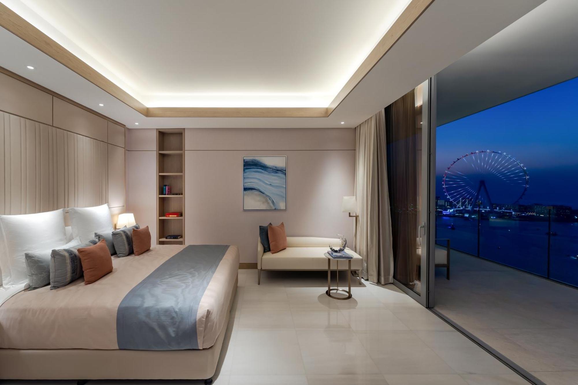 Hotel Five Luxe Dubai Esterno foto A bedroom in the hotel