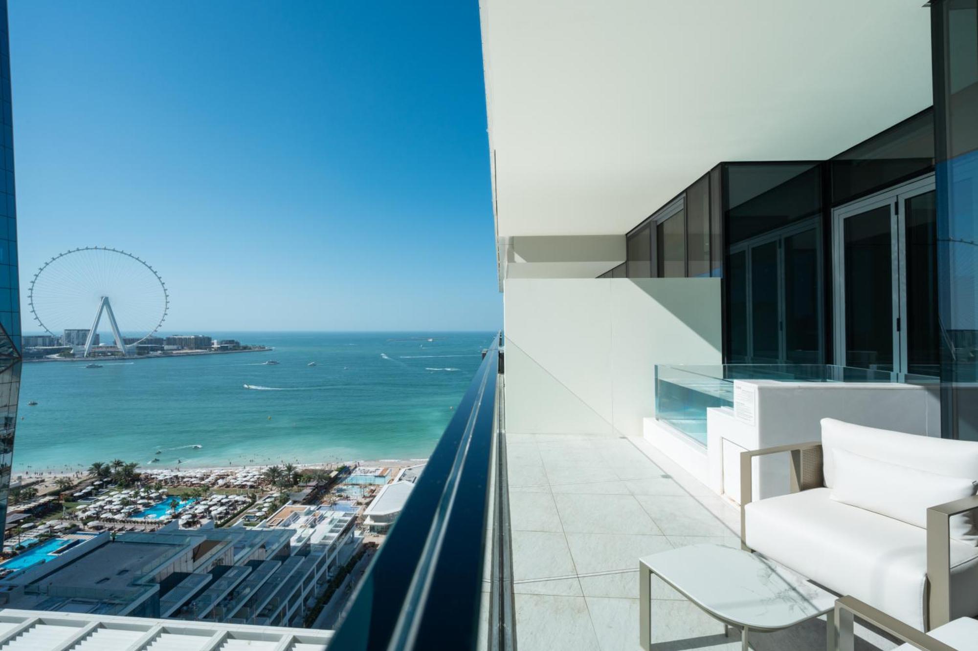 Hotel Five Luxe Dubai Esterno foto View of the Palm Jumeirah from the balcony of a 2BR