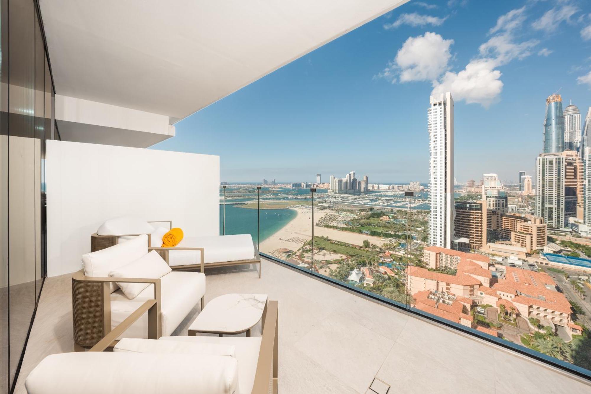 Hotel Five Luxe Dubai Esterno foto View from the balcony of a typical apartment